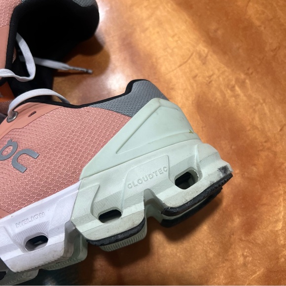 On Cloudflyer 4 Running Shoes Peach Aloe size 8.5 Sneakers - Picture 8 of 14